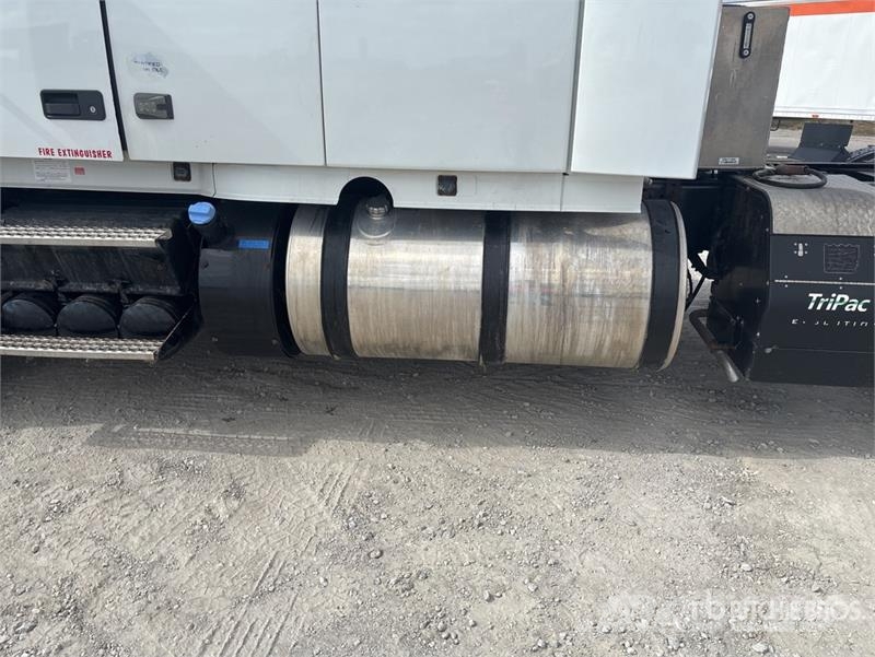 Volvo VLN630 6x4 T/A Sleeper Truck Tractor وحدات الجر