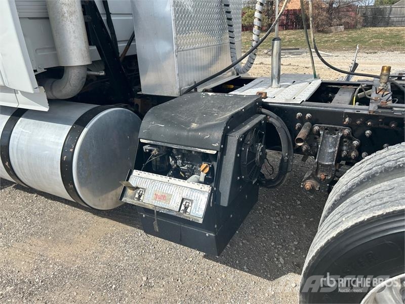 Volvo VLN630 6x4 T/A Sleeper Truck Tractor وحدات الجر