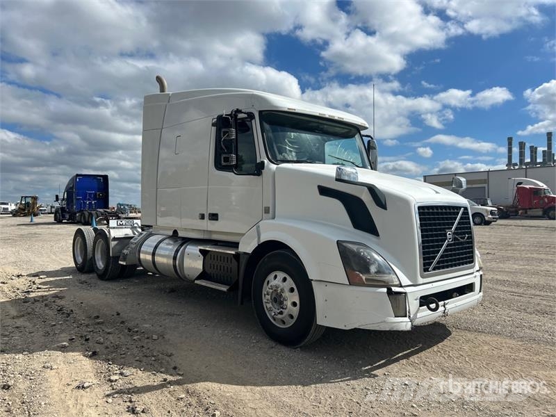 Volvo VLN630 6x4 T/A Sleeper Truck Tractor وحدات الجر