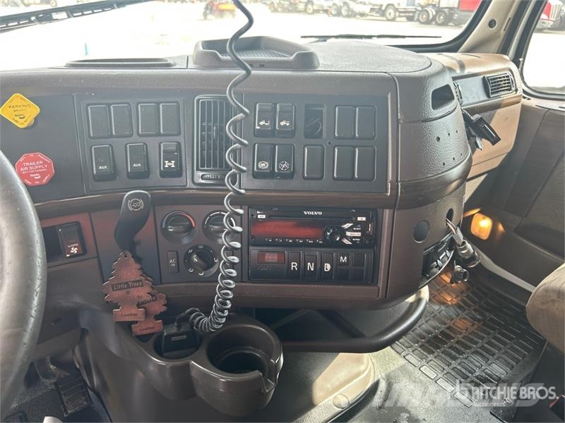 Volvo VLN630 6x4 T/A Sleeper Truck Tractor وحدات الجر