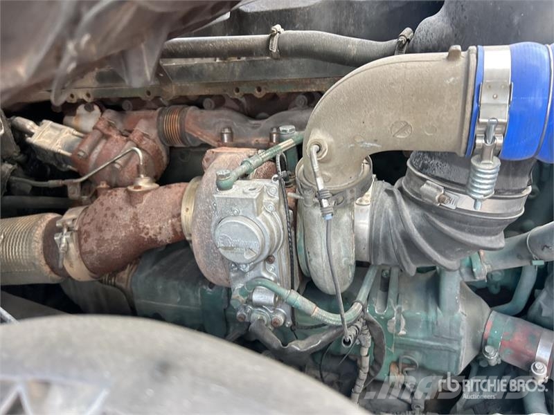 Volvo VNL 中古トラクターヘッド | トレーラーヘッド