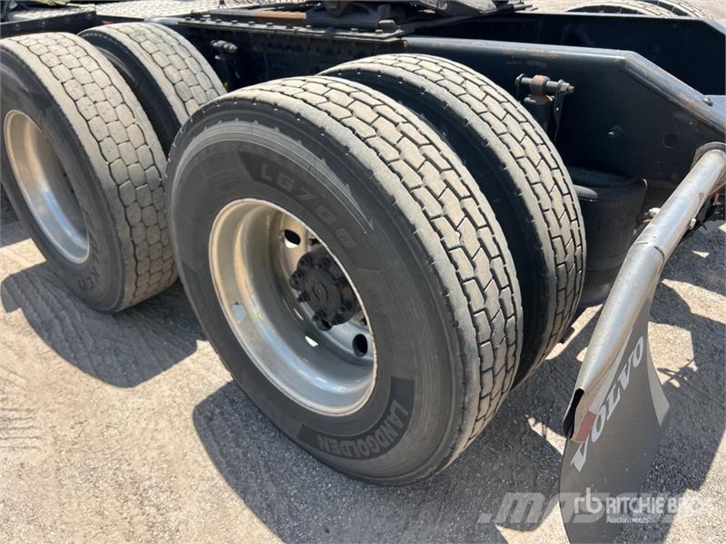 Volvo VNL Vetopöytäautot