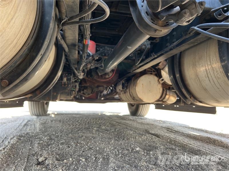 Volvo VNL Vetopöytäautot