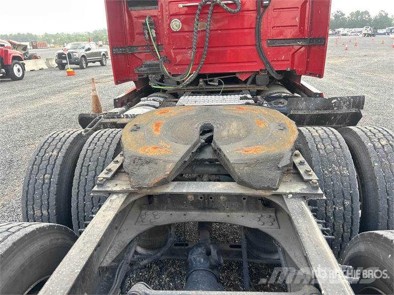 Volvo VNL 中古トラクターヘッド | トレーラーヘッド