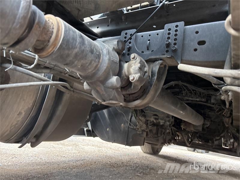 Volvo VNL Vetopöytäautot
