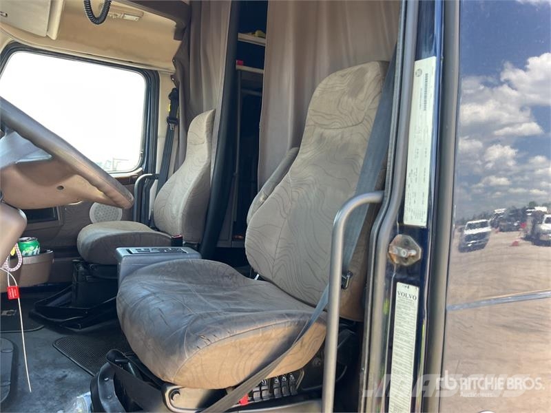 Volvo VNL Vetopöytäautot