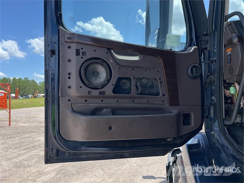 Volvo VNL Vetopöytäautot
