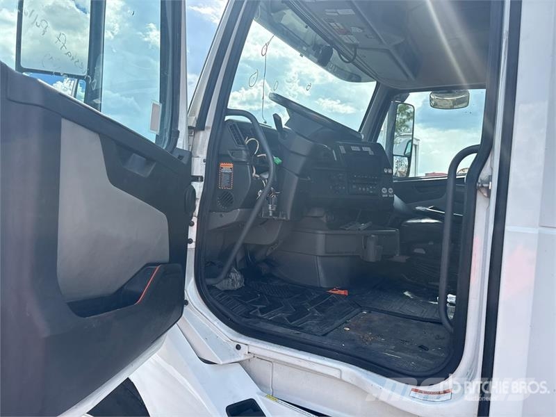 Volvo VNL Trekkers