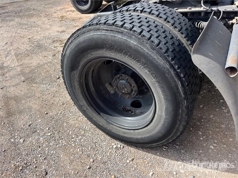 Volvo VNL 牵引车