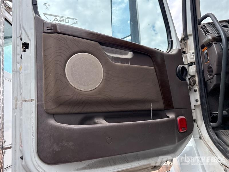 Volvo VNL Vetopöytäautot