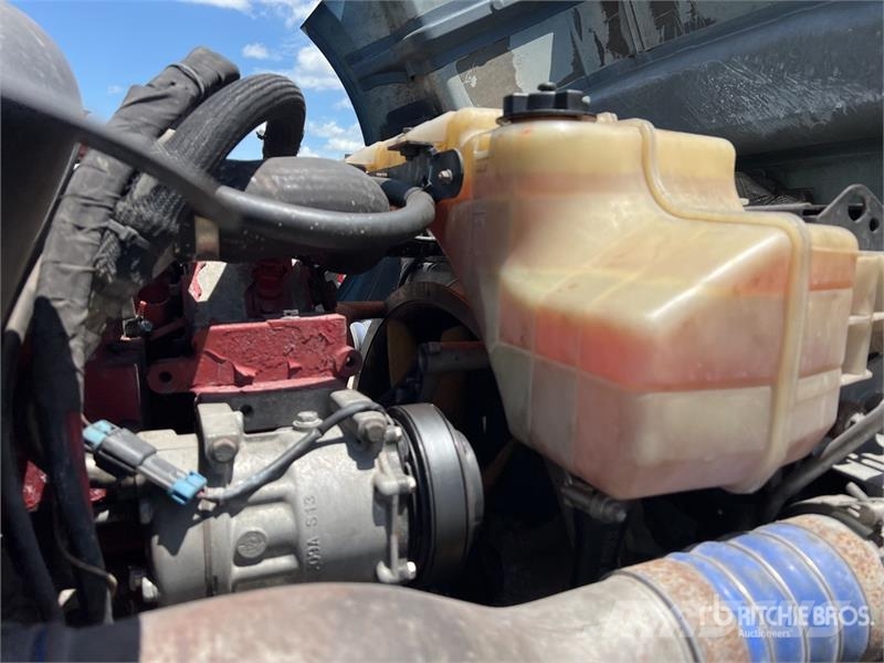 Volvo VNL Vetopöytäautot