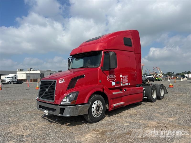 Volvo VNL 中古トラクターヘッド | トレーラーヘッド
