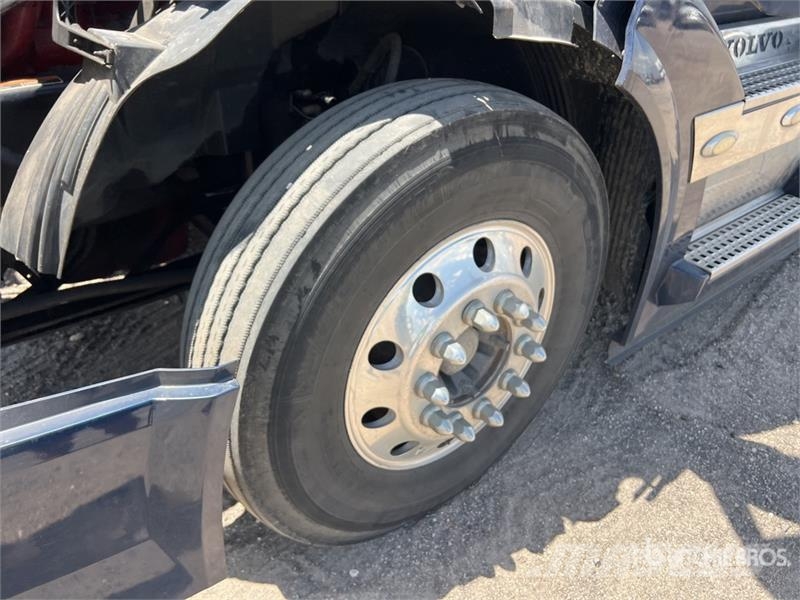 Volvo VNL Vetopöytäautot
