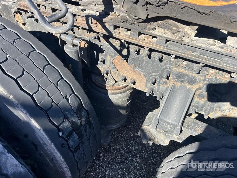Volvo VNL Vetopöytäautot