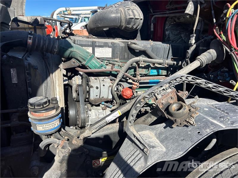Volvo VNL Vetopöytäautot