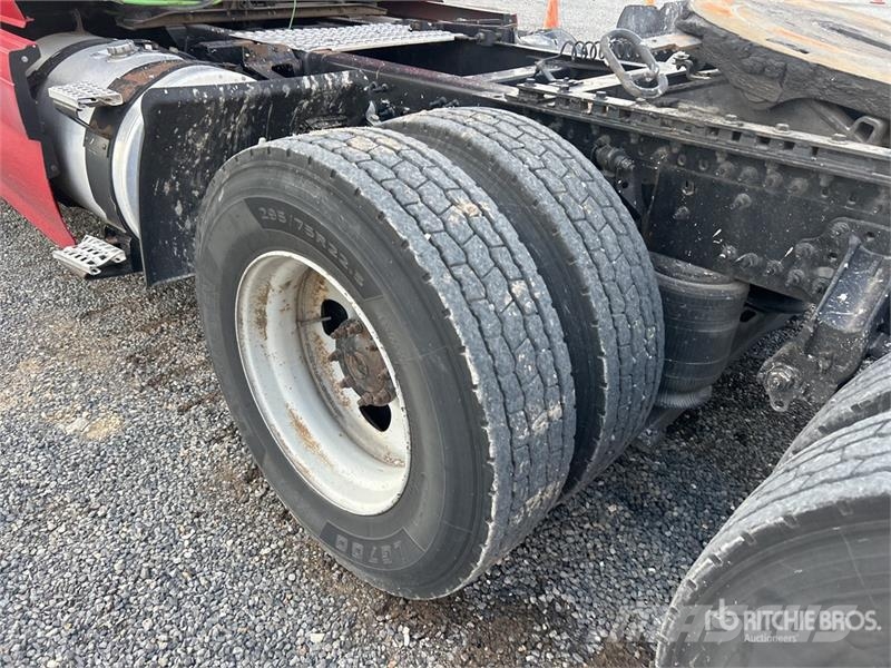 Volvo VNL 中古トラクターヘッド | トレーラーヘッド