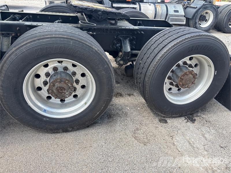Volvo VNL Vlačilci