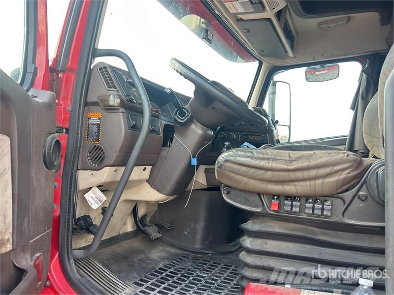 Volvo VNL 中古トラクターヘッド | トレーラーヘッド