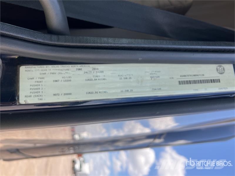 Volvo VNL Vetopöytäautot