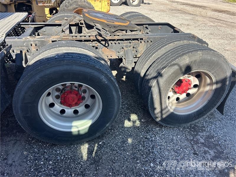 Volvo VNL Vetopöytäautot