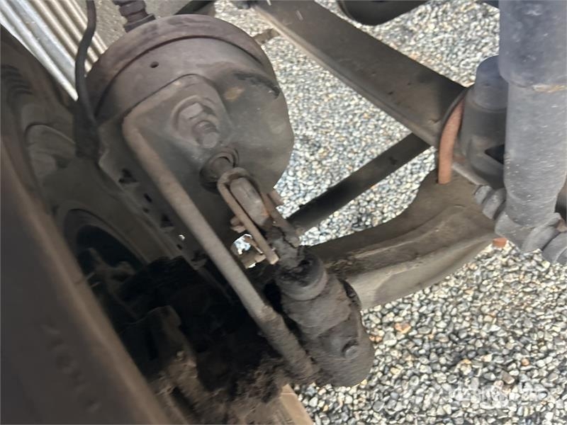 Volvo VNL 中古トラクターヘッド | トレーラーヘッド