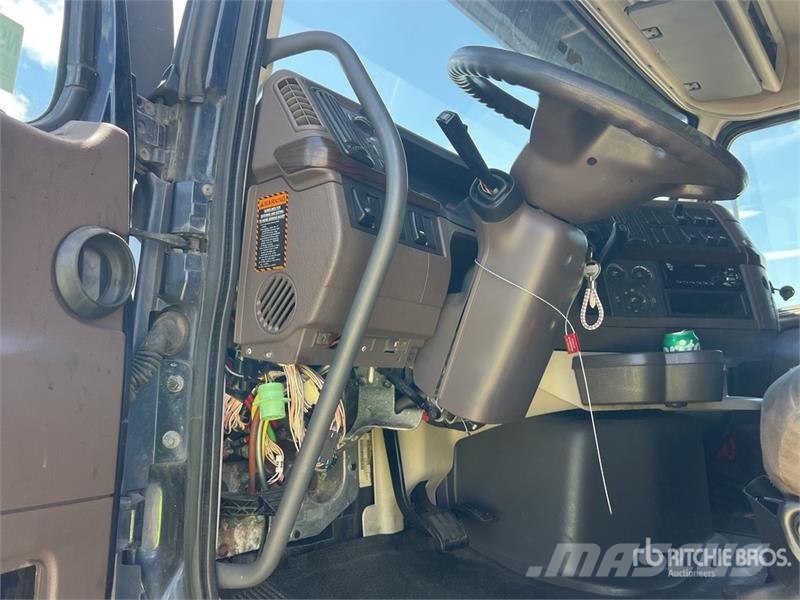 Volvo VNL Vetopöytäautot