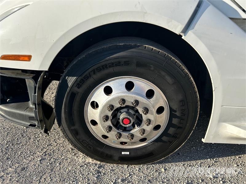 Volvo VNL Sattelzugmaschinen