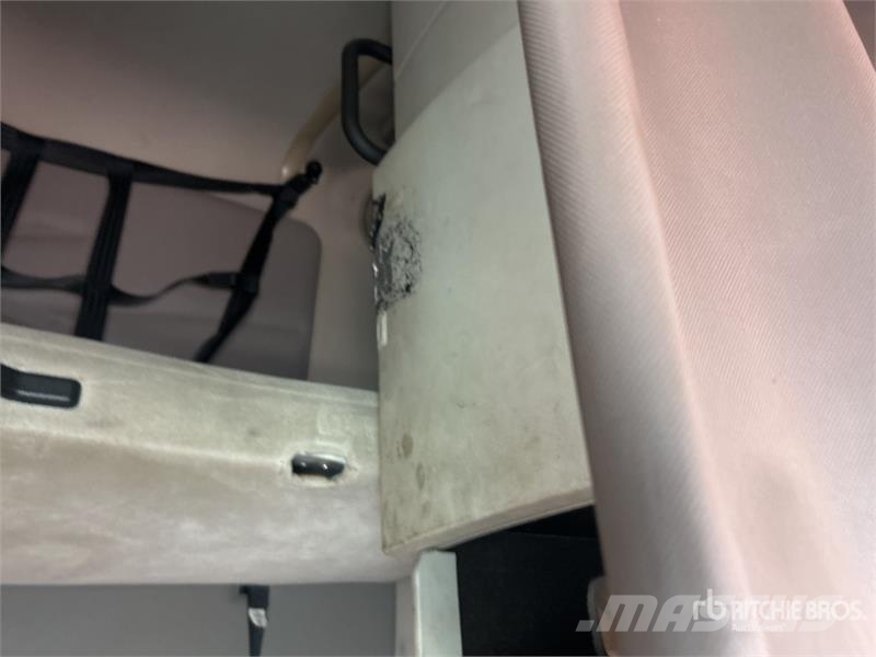Volvo VNL 中古トラクターヘッド | トレーラーヘッド