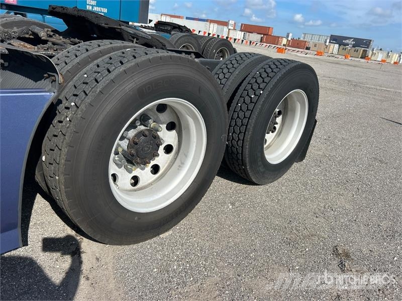 Volvo VNL Sattelzugmaschinen