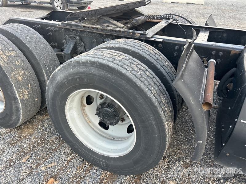 Volvo VNL 中古トラクターヘッド | トレーラーヘッド
