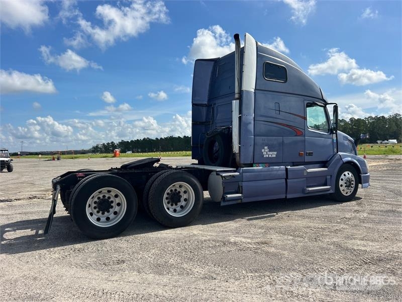 Volvo VNL Sattelzugmaschinen