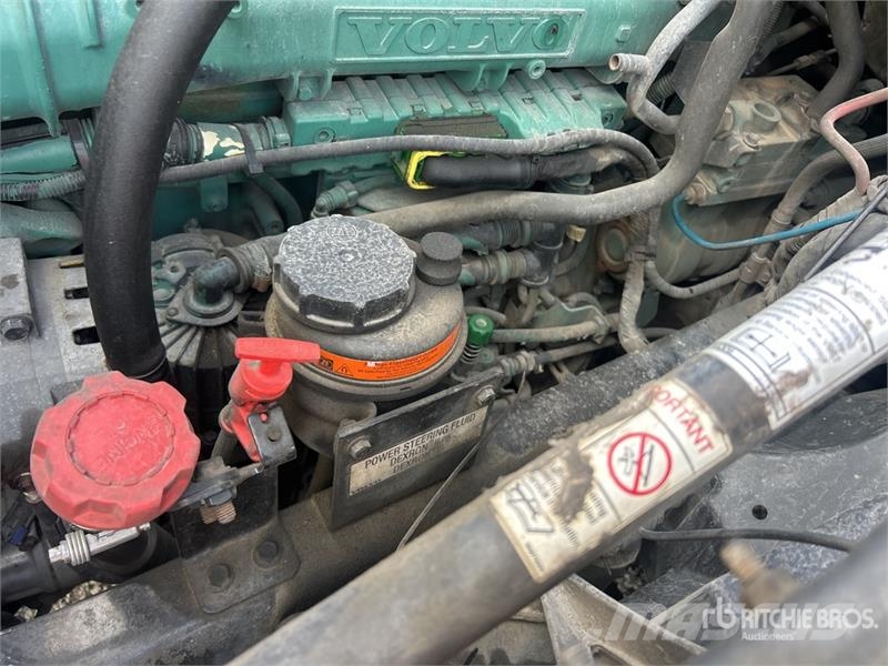 Volvo VNL 中古トラクターヘッド | トレーラーヘッド