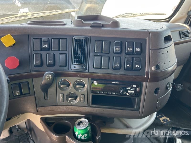 Volvo VNL Vetopöytäautot