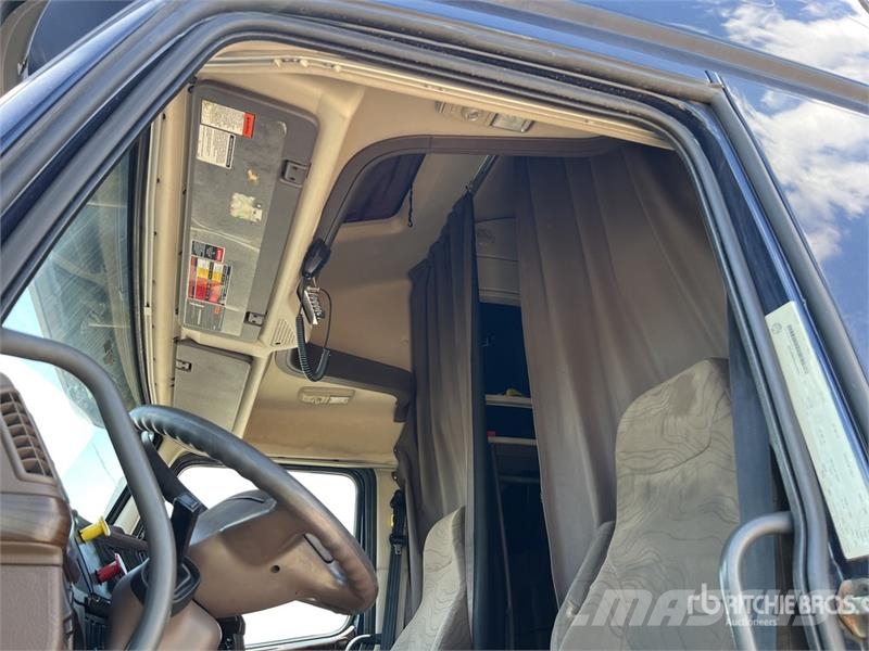 Volvo VNL Vetopöytäautot