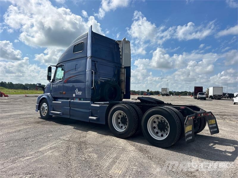 Volvo VNL Sattelzugmaschinen