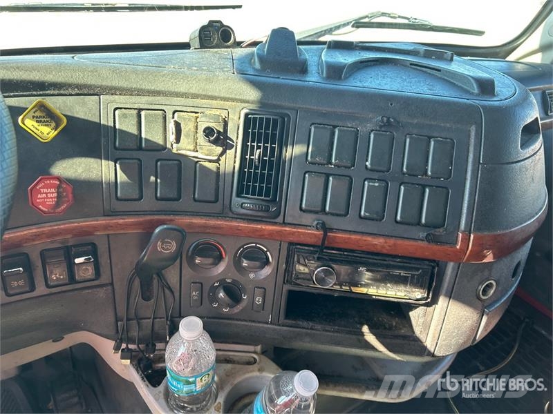 Volvo VNL Vetopöytäautot