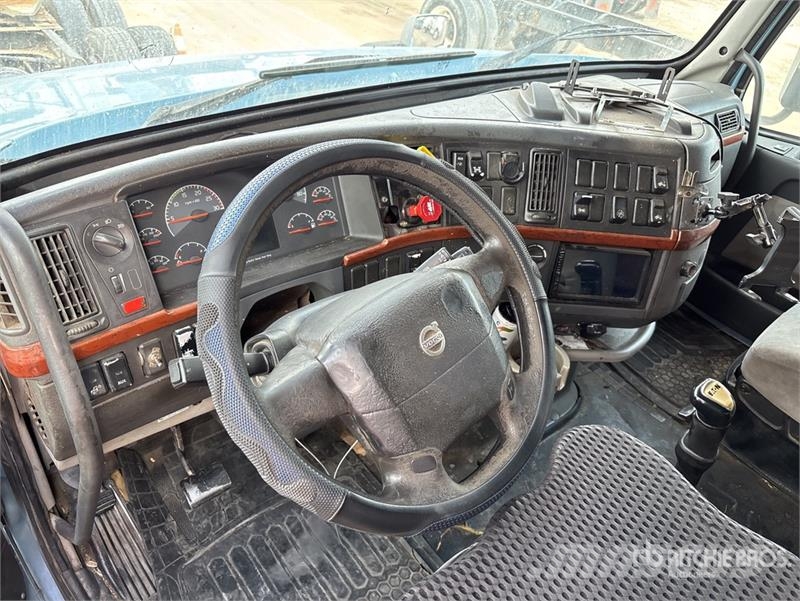 Volvo VNL Vetopöytäautot