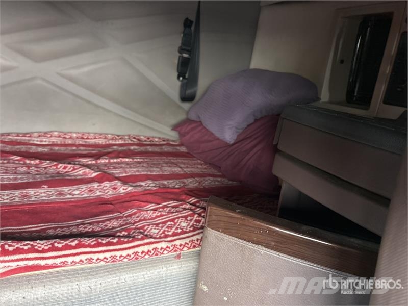 Volvo VNL 中古トラクターヘッド | トレーラーヘッド