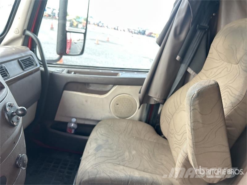 Volvo VNL 中古トラクターヘッド | トレーラーヘッド