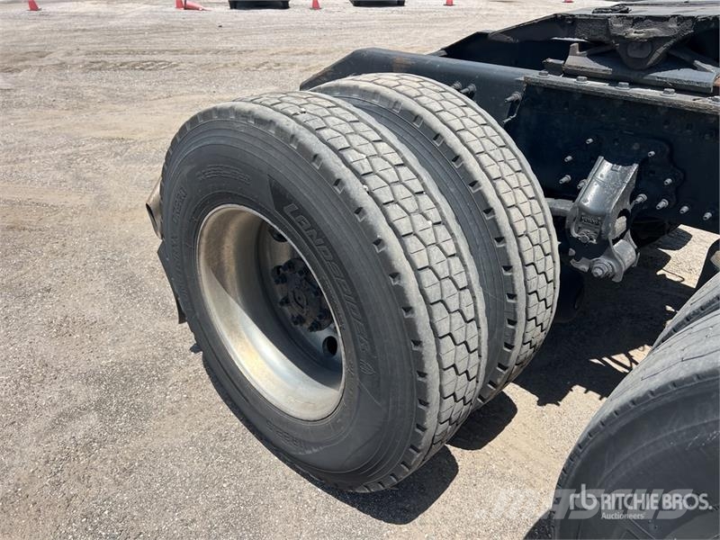 Volvo VNL Vetopöytäautot
