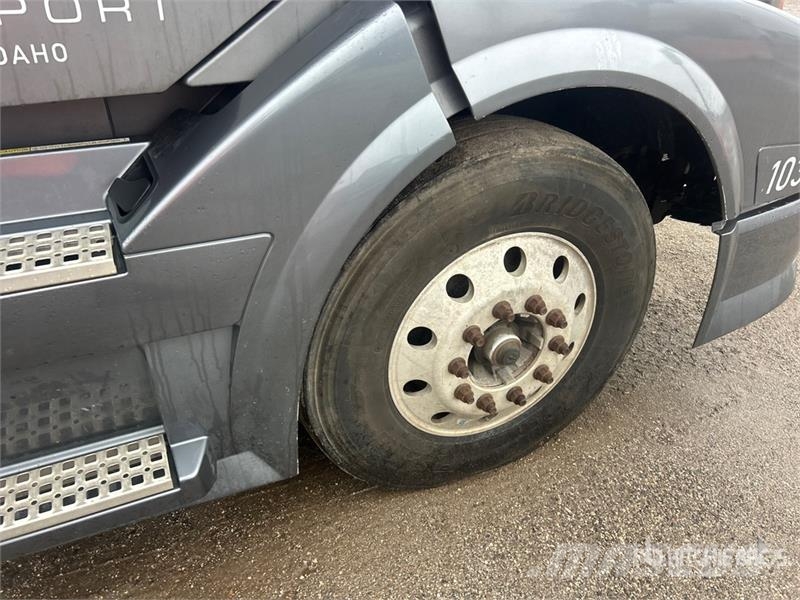 Volvo VNL Vlačilci