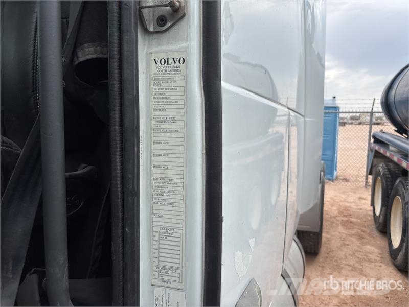 Volvo VNL Vetopöytäautot