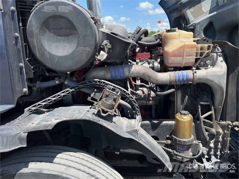 Volvo VNL Vetopöytäautot