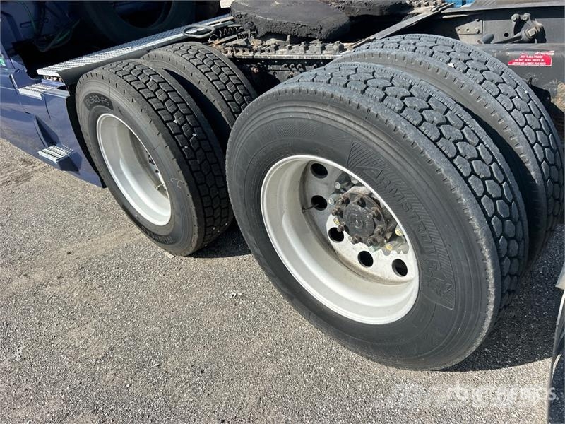 Volvo VNL Sattelzugmaschinen
