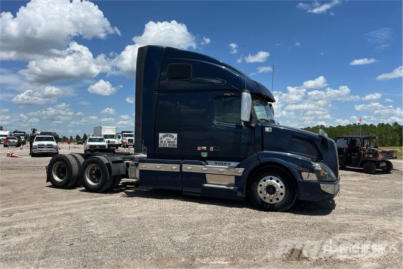 Volvo VNL Vetopöytäautot