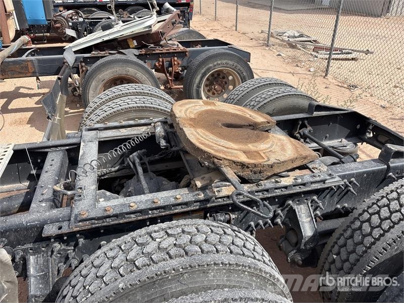 Volvo VNL Vetopöytäautot