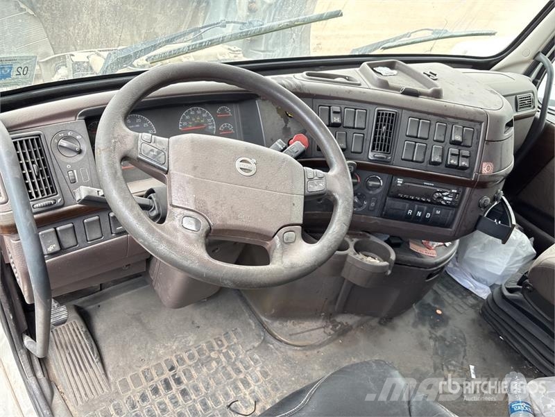 Volvo VNL Vetopöytäautot