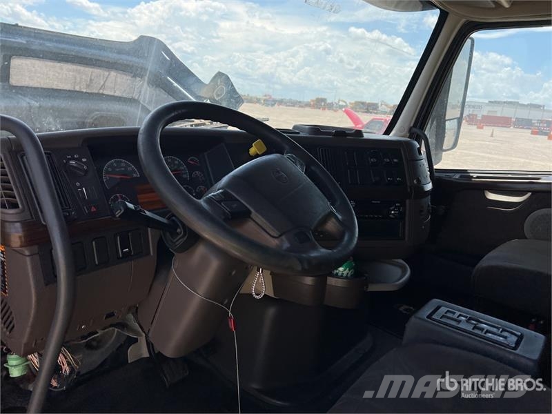 Volvo VNL Vetopöytäautot