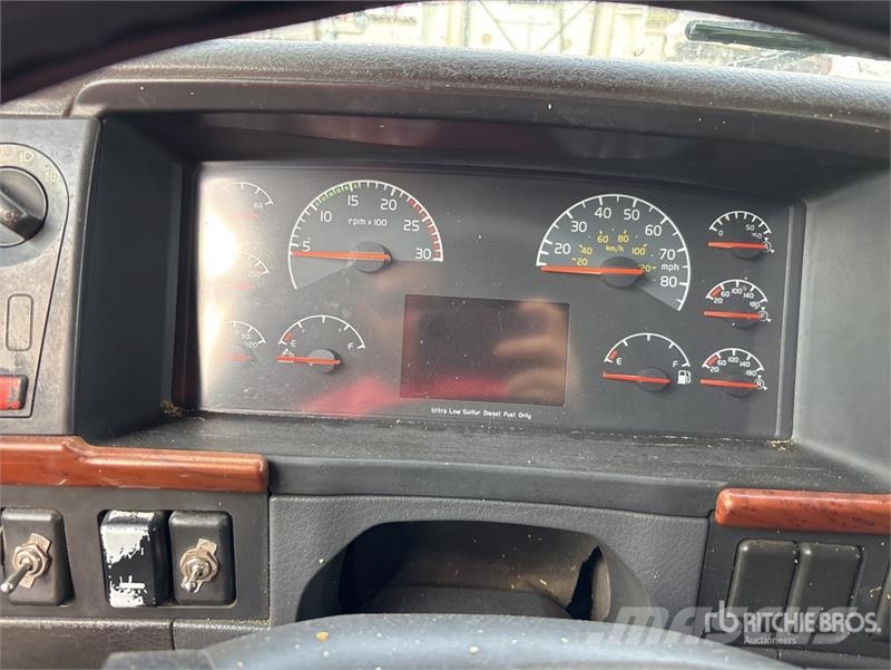 Volvo VNL Vetopöytäautot
