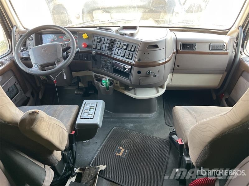 Volvo VNL Vetopöytäautot